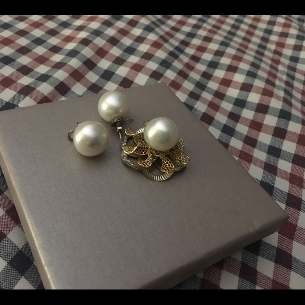 South sea pearls earrings and pendant